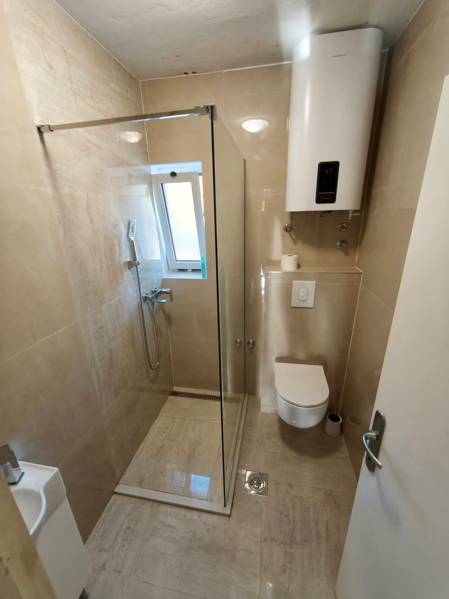 Kupatilo s walk-in tušem: gotovo, fotografija 3